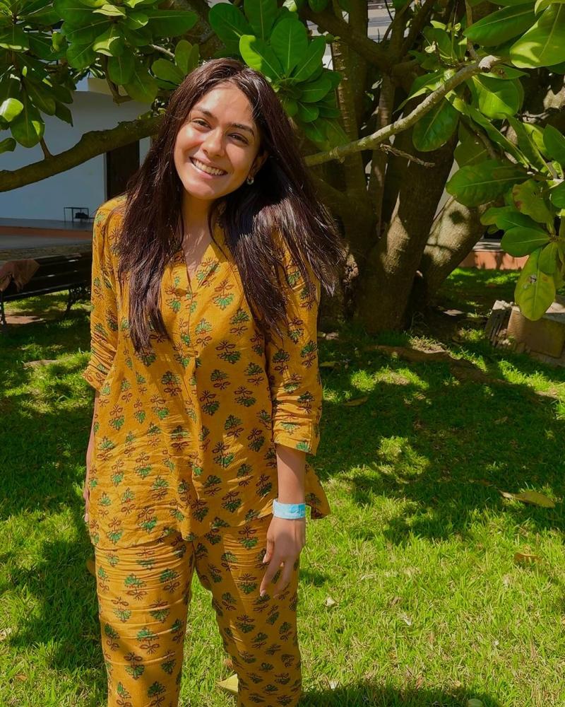 mrunal-thakur-cuteness-photos